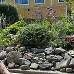 Trevligt Radhus Med Naerhet Till Goeteborg Och Hav