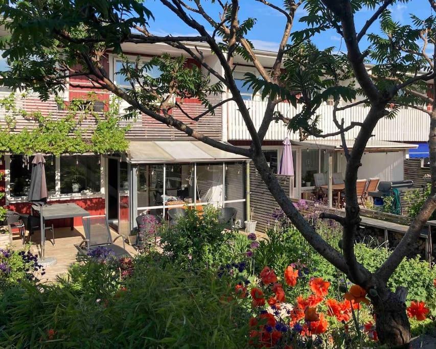 Trevligt Radhus Med Naerhet Till Och Hav *